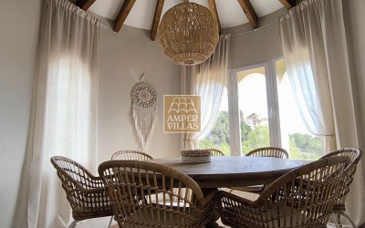 Фантастическая вилла с панорамным видом на море..